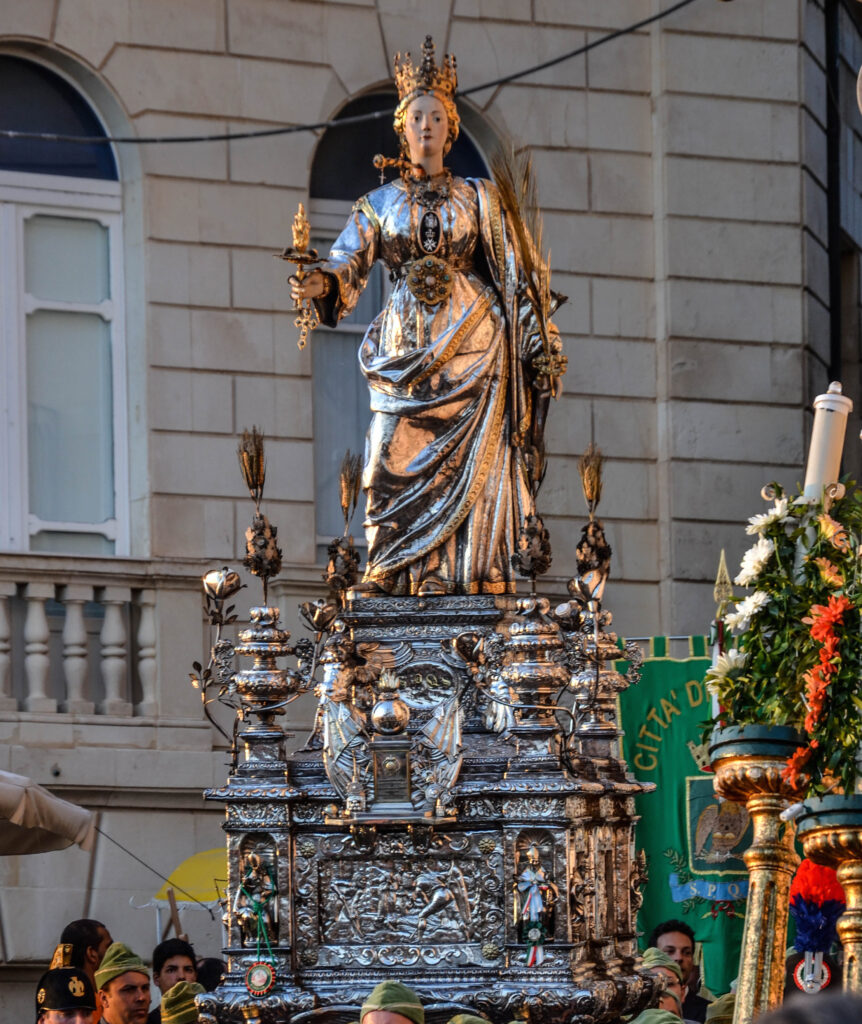La statua di Santa Lucia